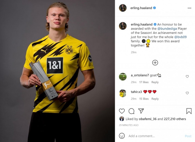 足球世界杯主题周边开售，球迷抢购（世界杯足球周边上新，球迷热购）