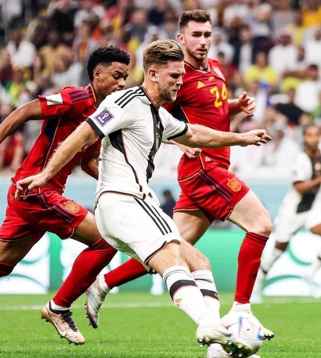 卡恩：阿隆索的体系足球需要特定球员，他的理念不适合皇马（卡恩：阿隆索的战术需特定人选，其理念与皇马不合拍）