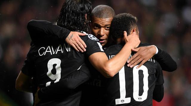 拜仁因球迷燃放烟火被罚，欧冠主场部分看台关闭（因球迷燃放烟花遭处罚，拜仁欧冠主场部分看台被封闭）