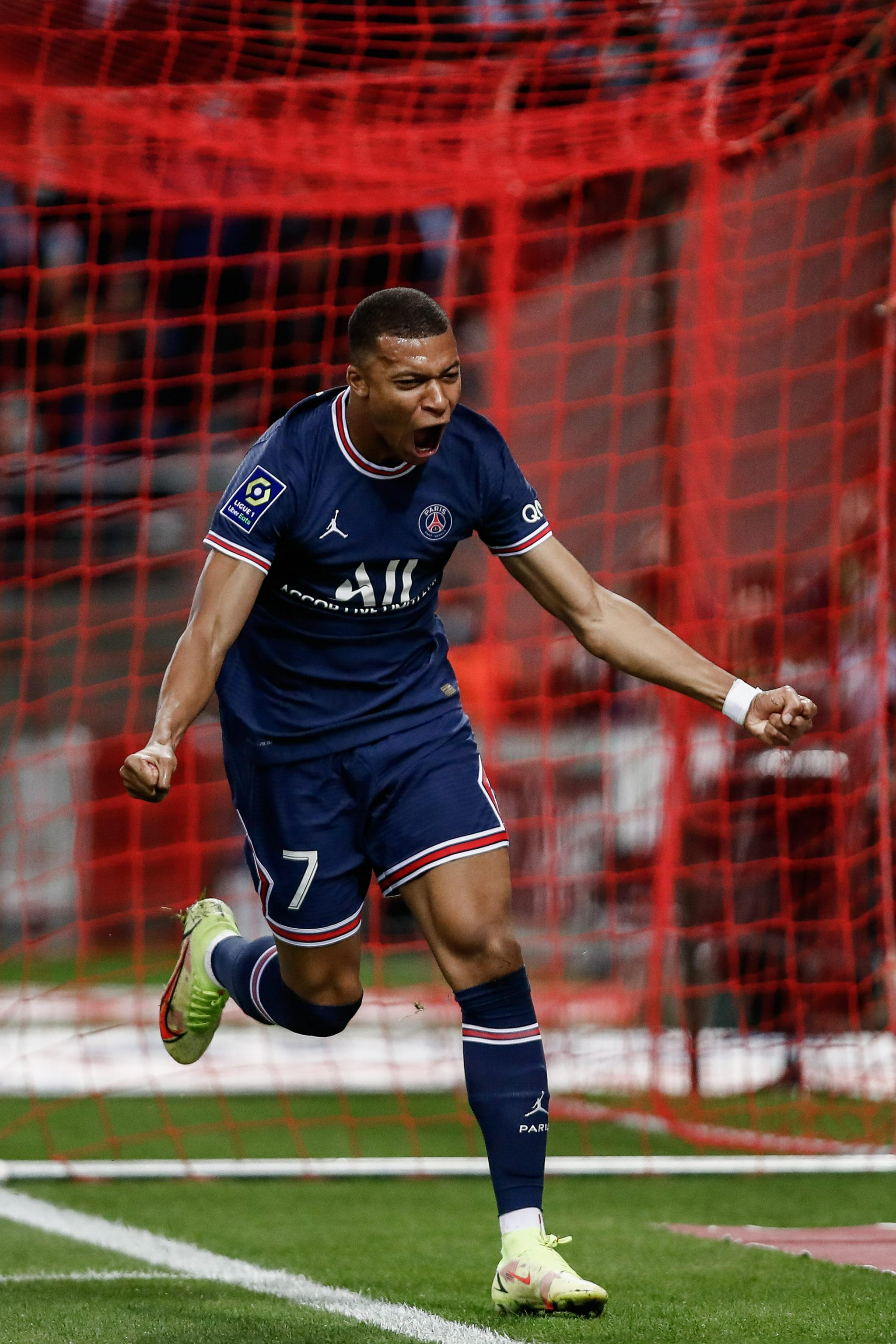 3：0！姆巴佩一条龙破门+超级世界波，连破2大纪录，皇马终结3连平