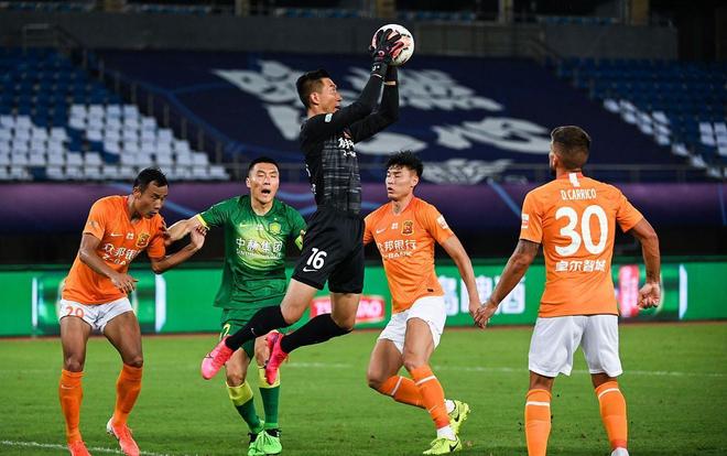 官方：巴列卡诺与后卫拉蒂乌续约至29／30赛季结束（官方确认：拉蒂乌与巴列卡诺续约至2029／30赛季末）