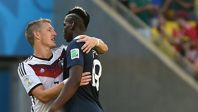 布拉德利：我小时候经常在自家花园里滑铲模仿杰拉德