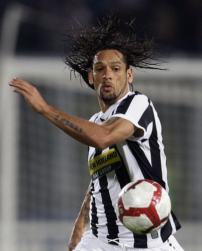 陈威神勇扑救助上海海港避免惨败