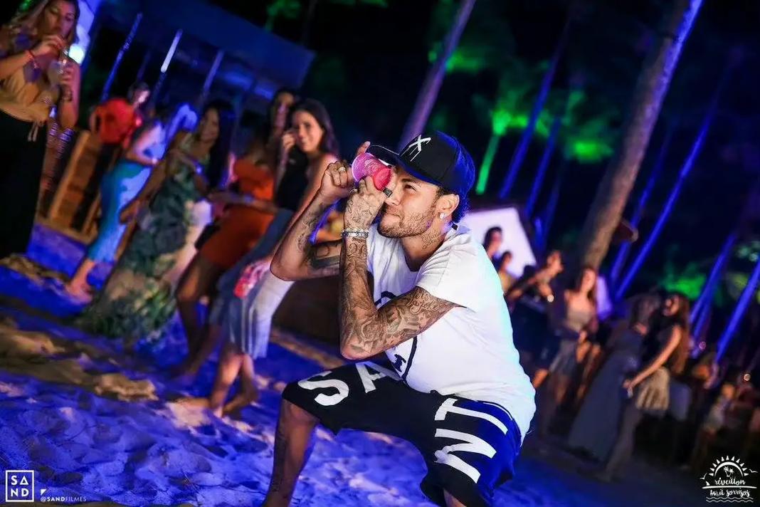 非洲足联年度最佳球员候选名单：阿什拉夫、萨拉赫、奥斯梅恩（非洲足联年度最佳候选出炉：阿什拉夫、萨拉赫、奥斯梅恩入选）