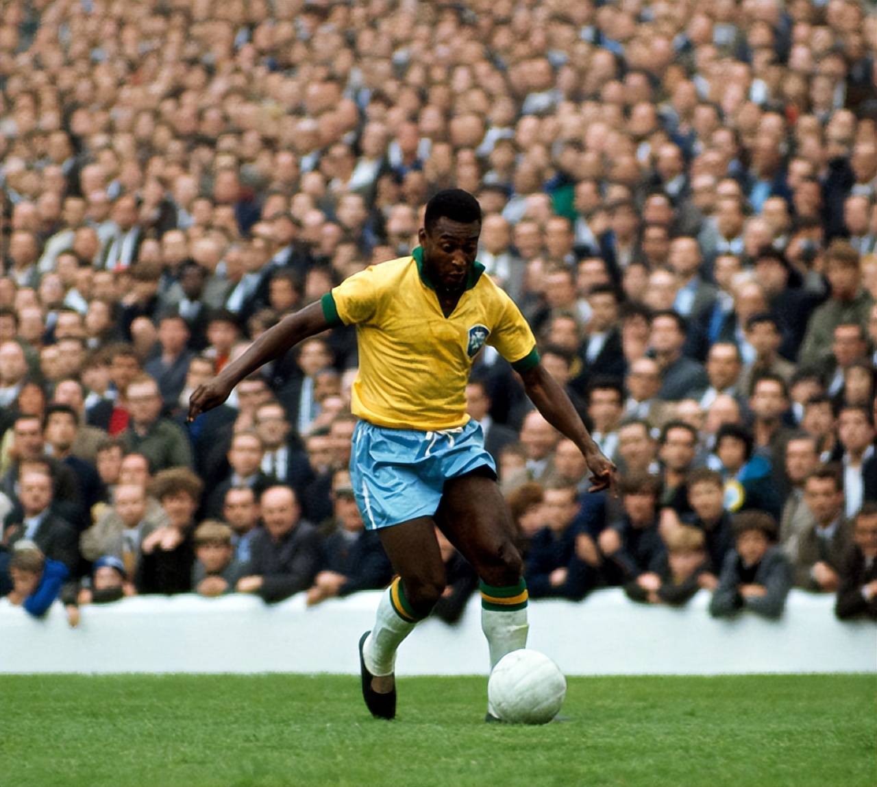 篮球勇士教练组进行临场换人调整收好效果