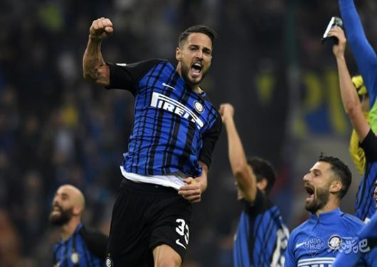 追平切尔西升英超第6！B费2射1传一战造2大神迹，曼联4-1复仇狼队