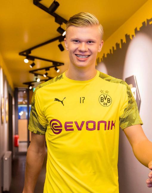 篮球湖人官宣老将复出，防守端迎来补强