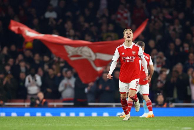 记者：莱万腿筋不适缺席训练，将无缘本轮国王杯比赛（记者：因腿筋不适缺席训练，莱万无缘本轮国王杯）