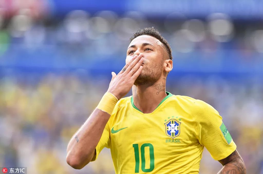 天空体育英超第12轮比分预测：阿森纳1-2热刺，曼联2-2埃弗顿（天空体育预测英超第12轮：阿森纳1-2不敌热刺，曼联2-2战平埃弗顿）