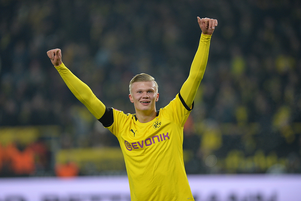 邮报：谢周三连续欠薪三个月，和伯恩利的热身赛被球员罢赛